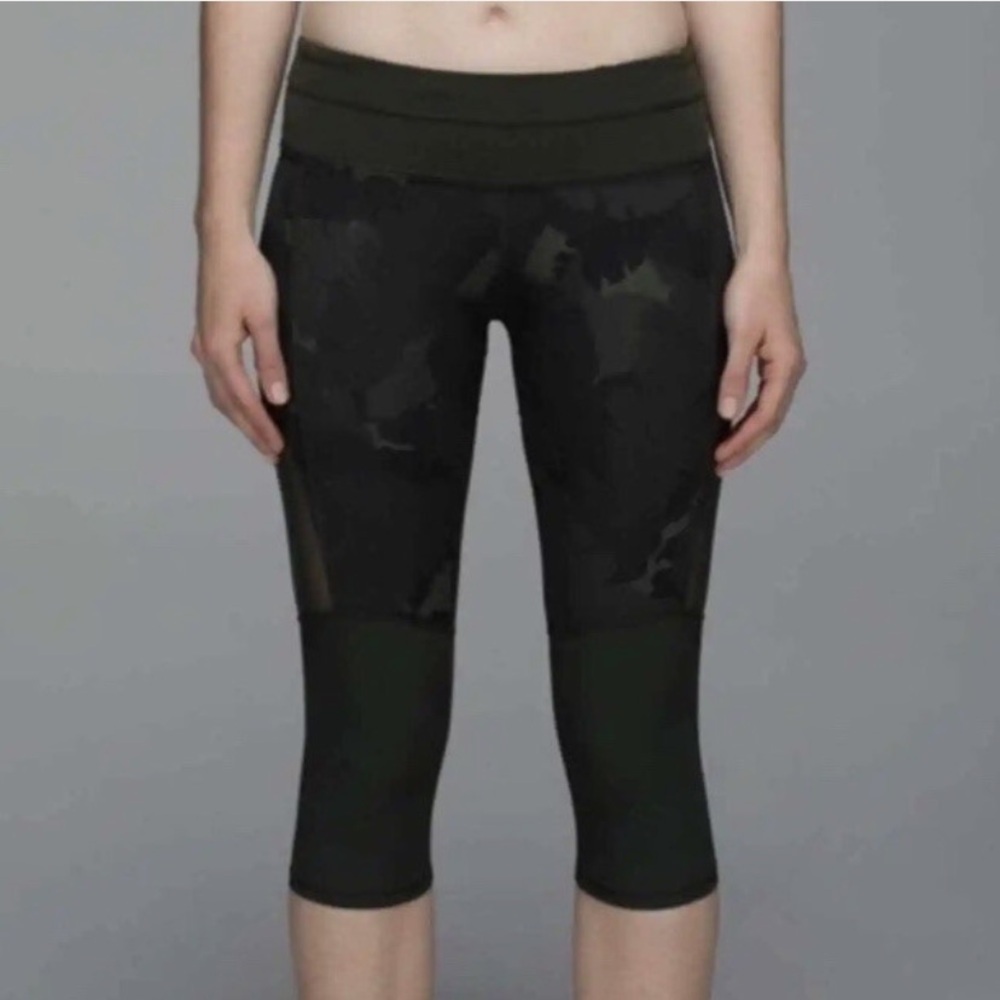 Lululemon Training Tough Crop Size 6 Palm Party Green Camo Luxtreme Mesh